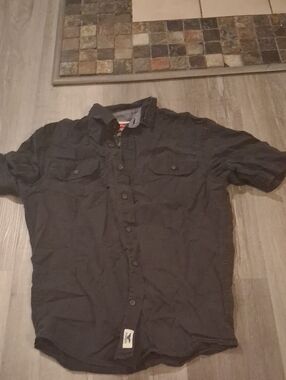 Wrangler Men's Short-Sleeve Button-Down Shirt in Dark Gray